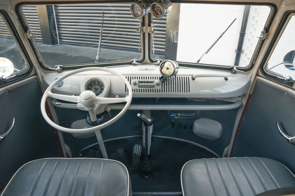 volkswagen-type-2-splitscreen-camper-van-bus-451a_0019