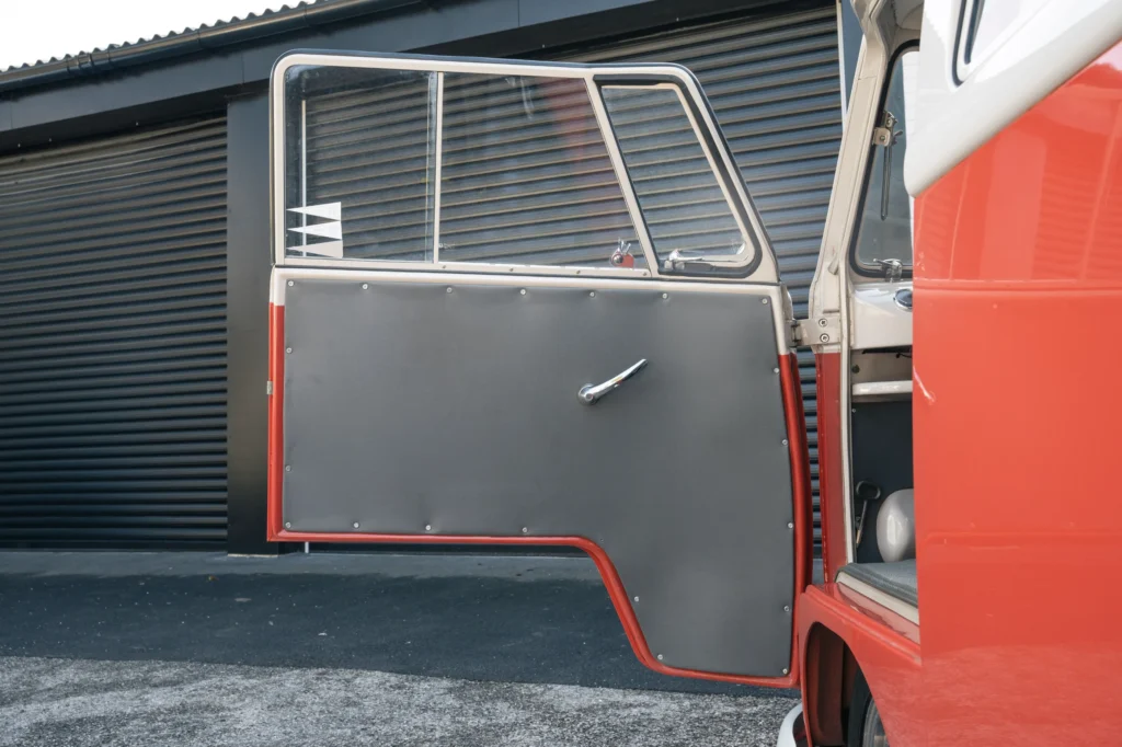 volkswagen-type-2-splitscreen-camper-van-bus-451a_0020