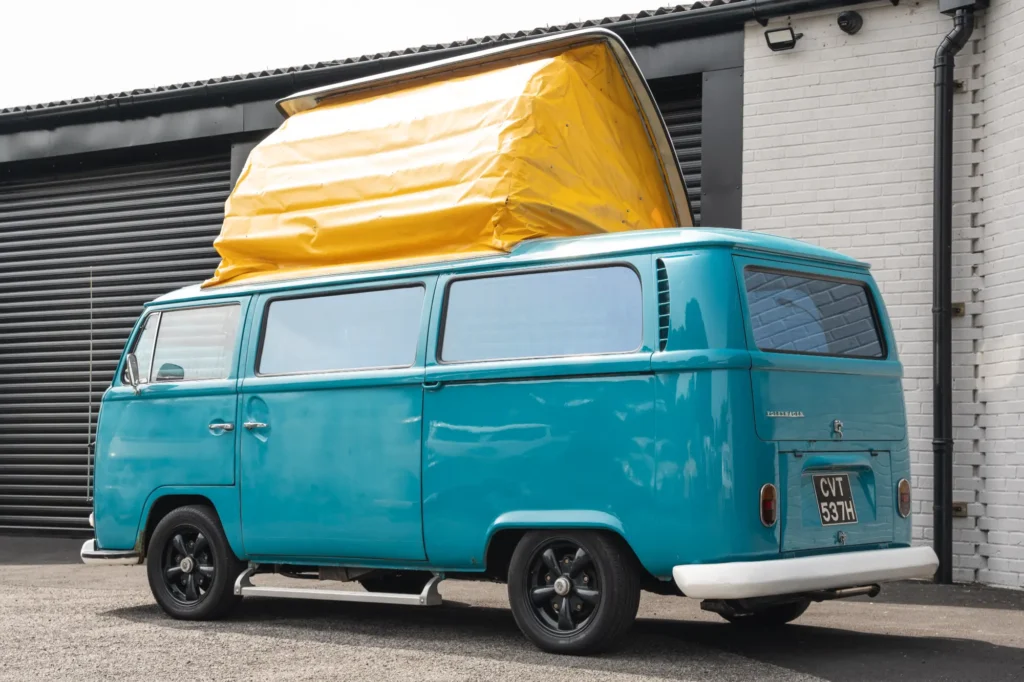 volkswagen-type-2-bay-window-dormobile-camper-van-turquoise-blue_0002