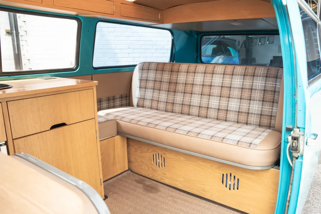volkswagen-type-2-bay-window-dormobile-camper-van-turquoise-blue_0003