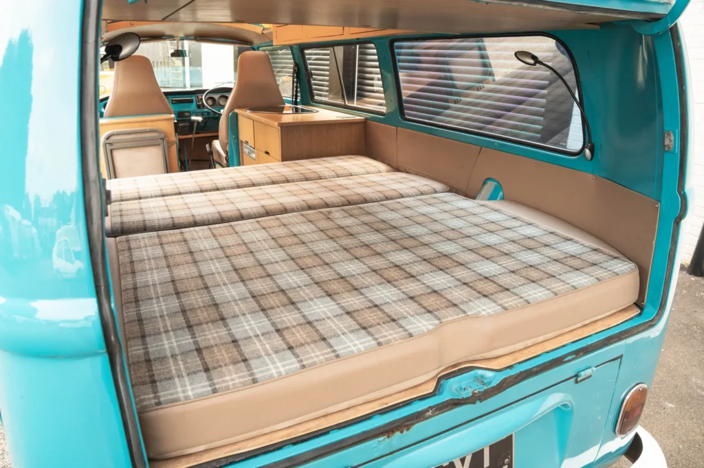 volkswagen-type-2-bay-window-dormobile-camper-van-turquoise-blue_0004