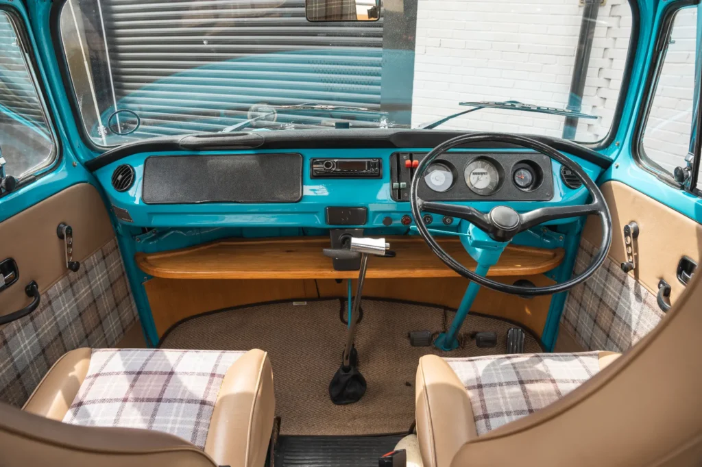 volkswagen-type-2-bay-window-dormobile-camper-van-turquoise-blue_0006