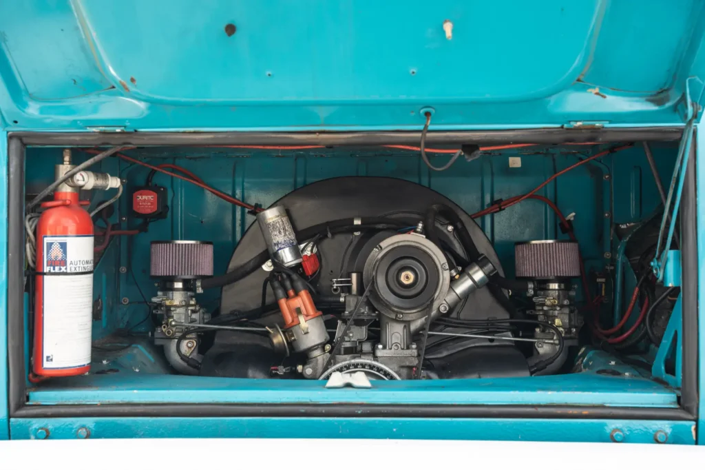 volkswagen-type-2-bay-window-dormobile-camper-van-turquoise-blue_0009