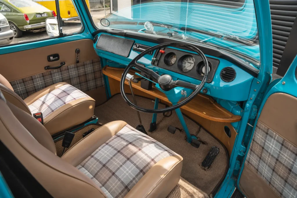 volkswagen-type-2-bay-window-dormobile-camper-van-turquoise-blue_0015
