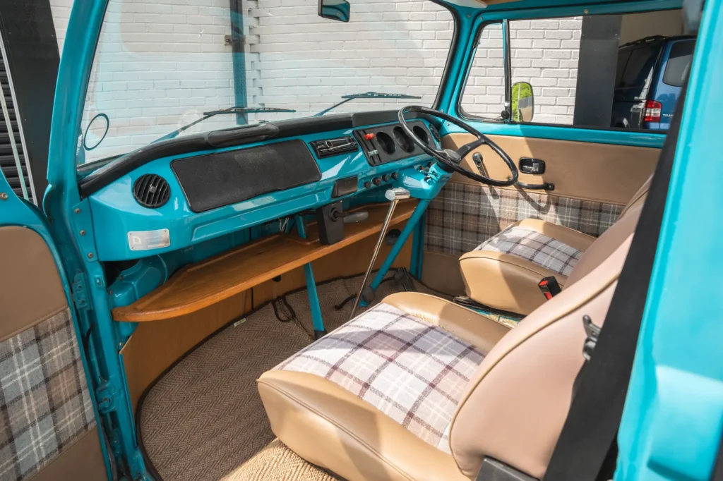 volkswagen-type-2-bay-window-dormobile-camper-van-turquoise-blue_0016