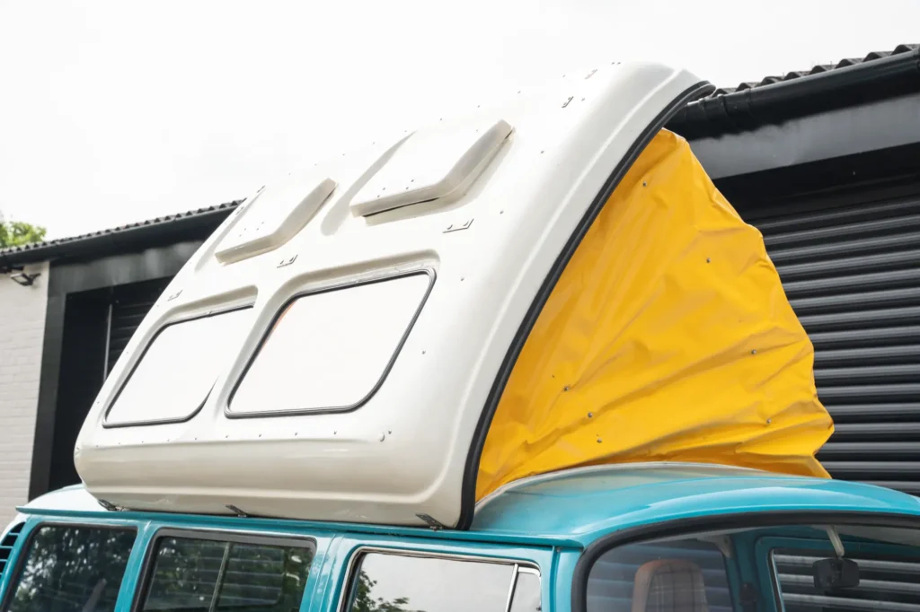 volkswagen-type-2-bay-window-dormobile-camper-van-turquoise-blue_0017