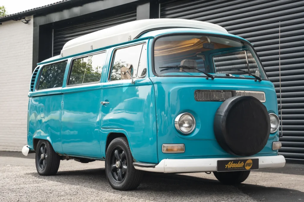 volkswagen-type-2-bay-window-dormobile-camper-van-turquoise-blue_0018