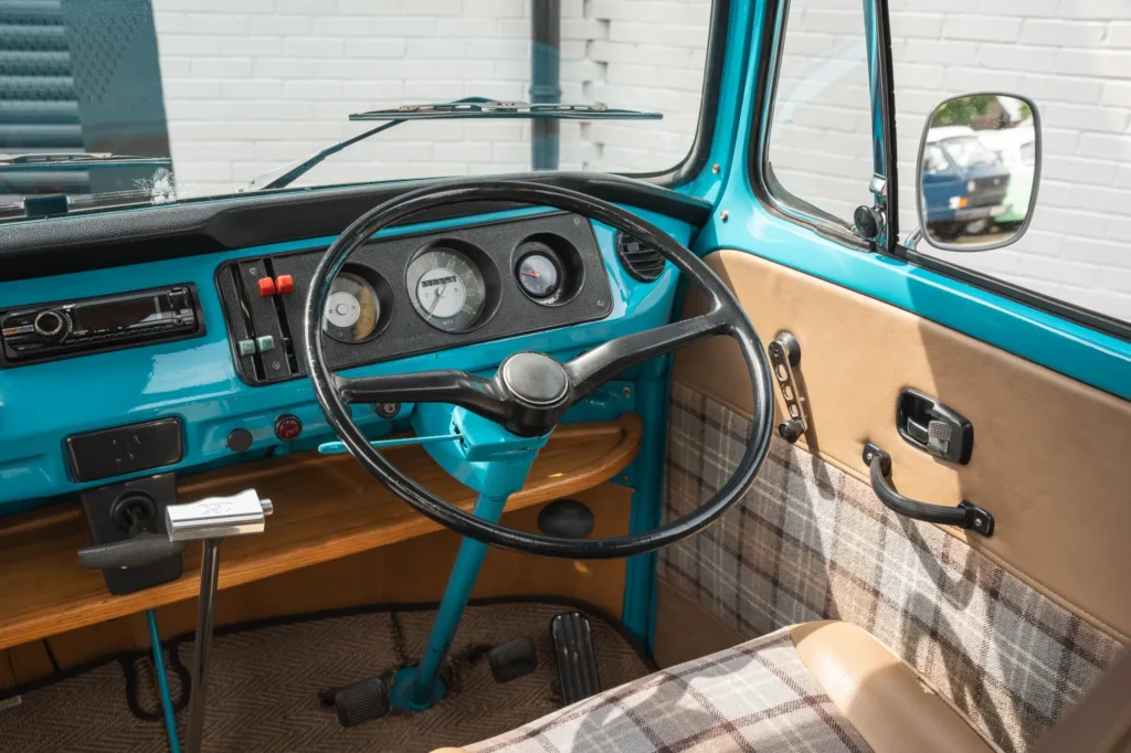 volkswagen-type-2-bay-window-dormobile-camper-van-turquoise-blue_0020