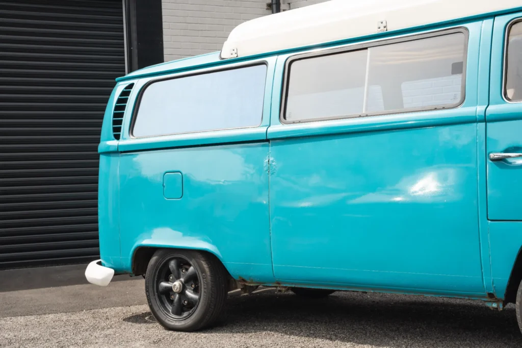 volkswagen-type-2-bay-window-dormobile-camper-van-turquoise-blue_0030
