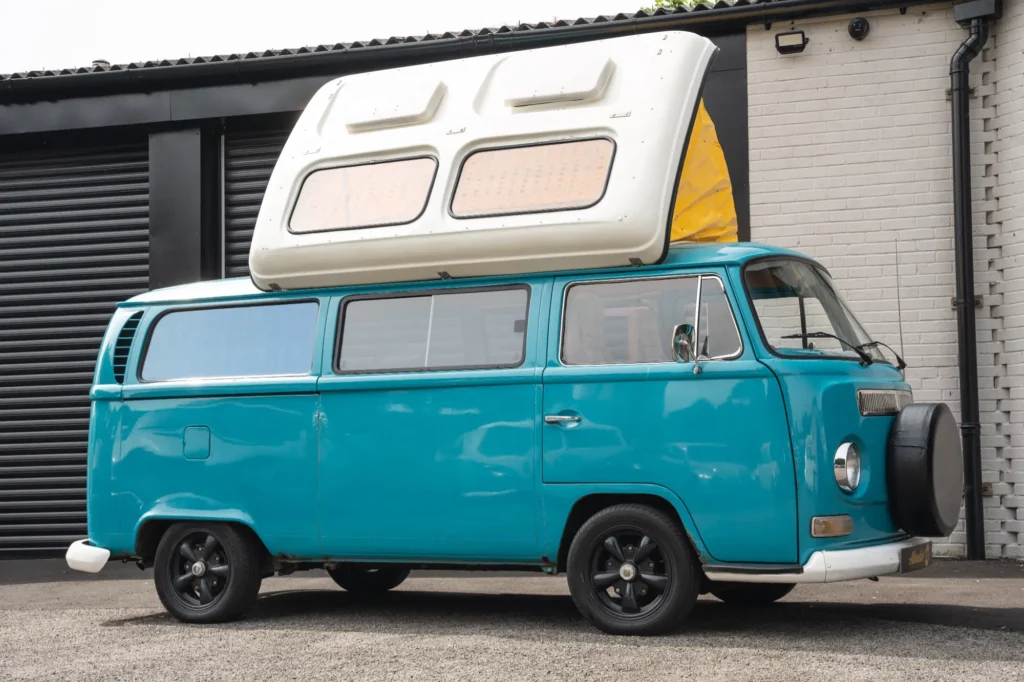 volkswagen-type-2-bay-window-dormobile-camper-van-turquoise-blue_0039