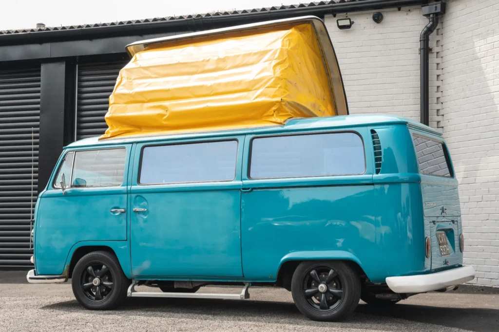 volkswagen-type-2-bay-window-dormobile-camper-van-turquoise-blue_0040