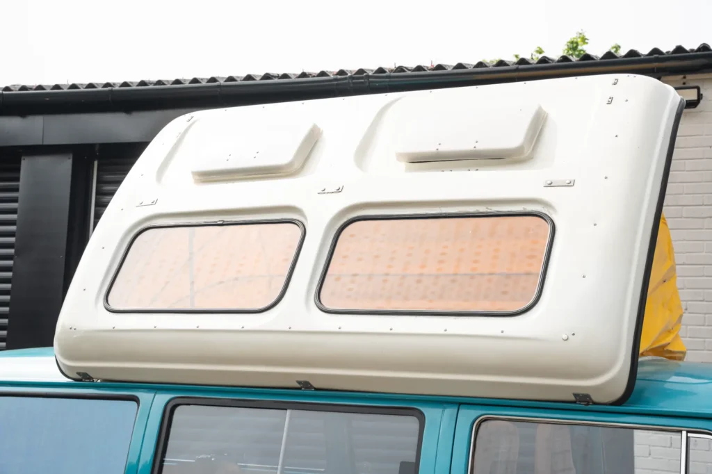 volkswagen-type-2-bay-window-dormobile-camper-van-turquoise-blue_0041