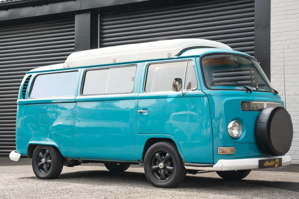 volkswagen-type-2-bay-window-dormobile-camper-van-turquoise-blue_0042