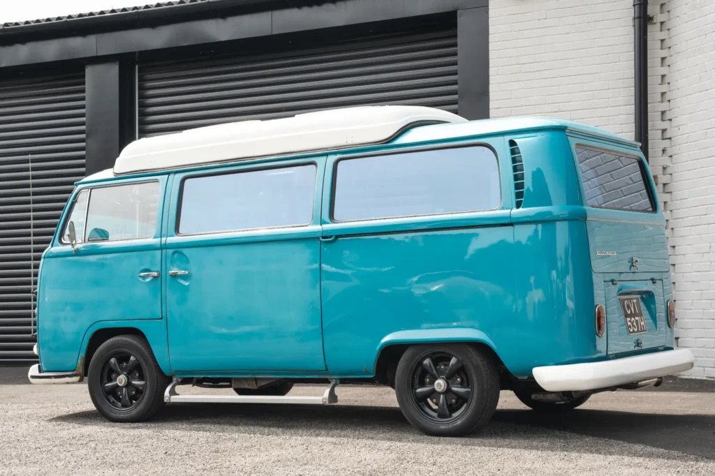 volkswagen-type-2-bay-window-dormobile-camper-van-turquoise-blue_0043