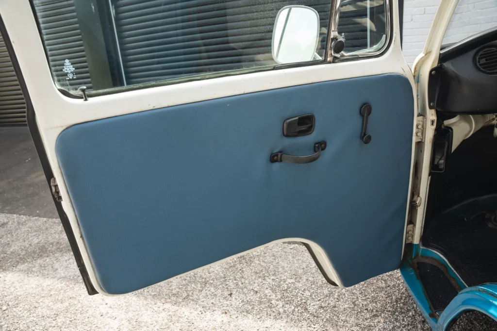 volkswagen-type-2-bay-window-micro-bus-blue-patina-563s_0009
