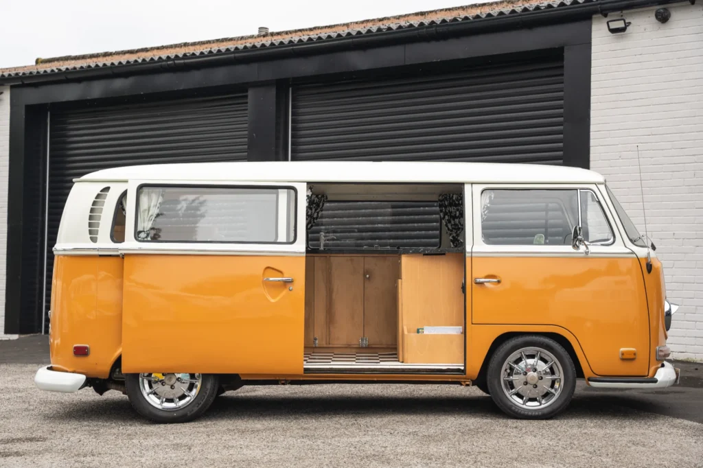 volkswagen-type-2-bay-window-tin-top-orange-white-952J_0003