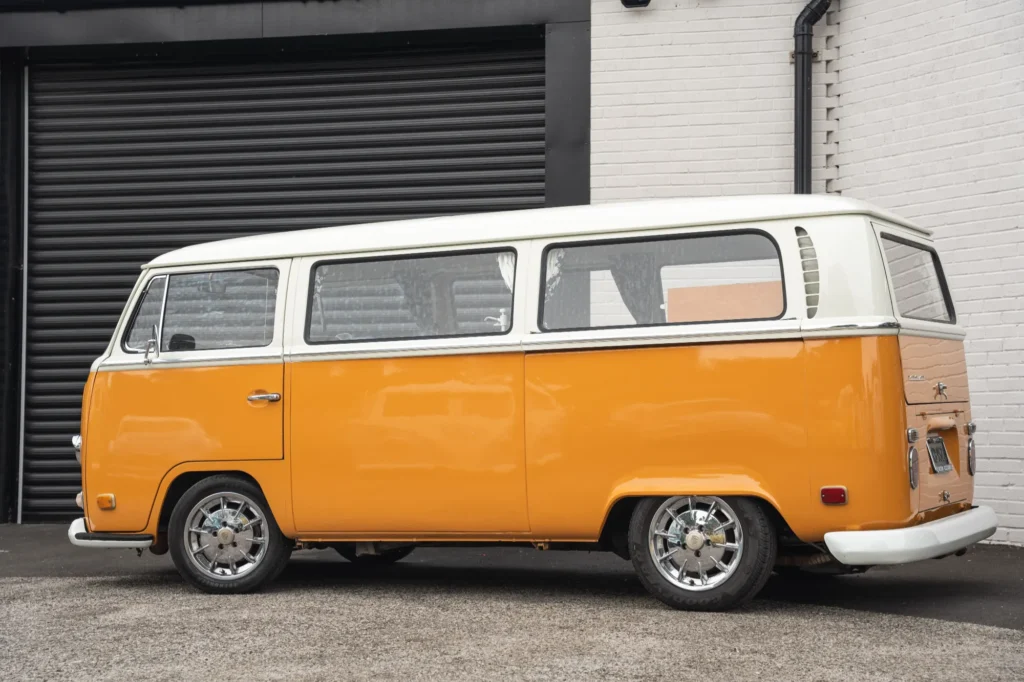 volkswagen-type-2-bay-window-tin-top-orange-white-952J_0026