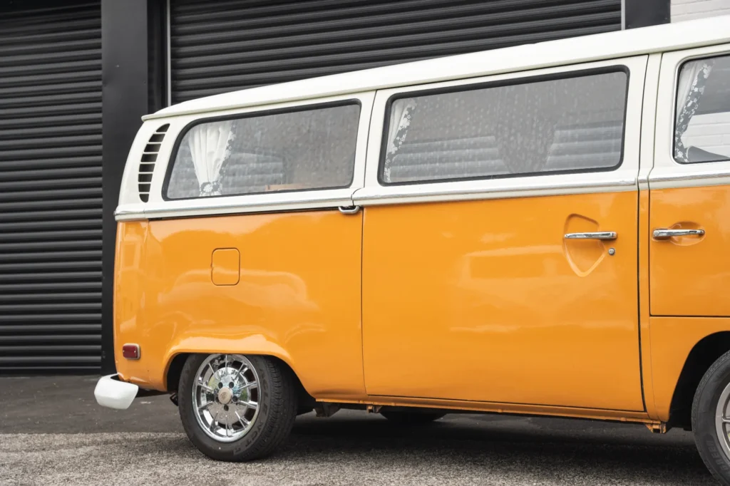 volkswagen-type-2-bay-window-tin-top-orange-white-952J_0030