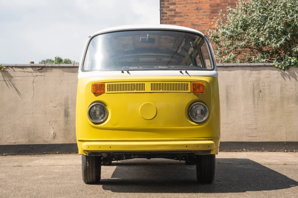 Volkswagen-bay-window-type-2-camper-van-project-yellow_0003