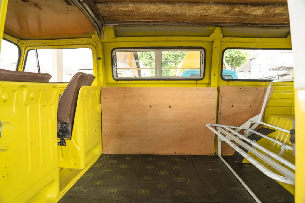 Volkswagen-bay-window-type-2-camper-van-project-yellow_0007