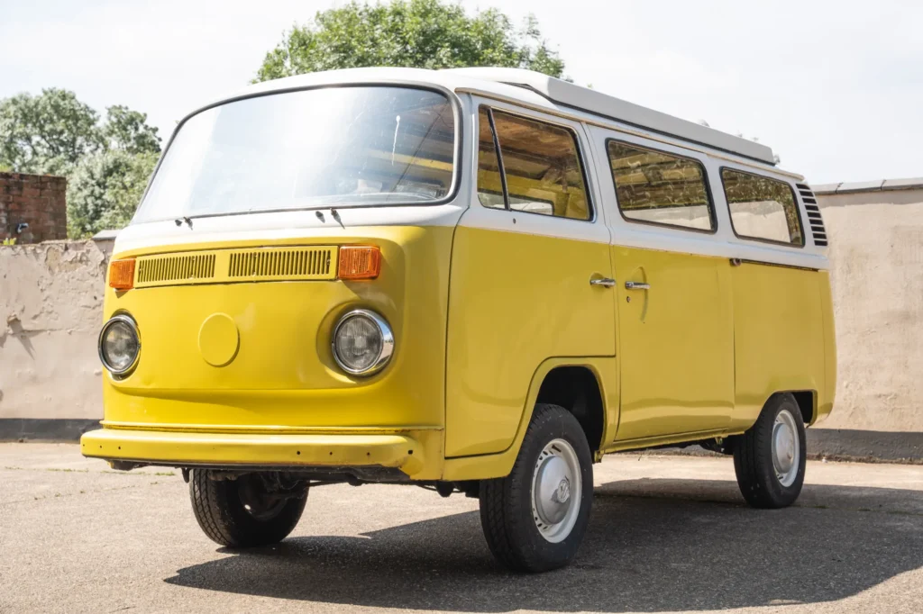 Volkswagen-bay-window-type-2-camper-van-project-yellow_0013