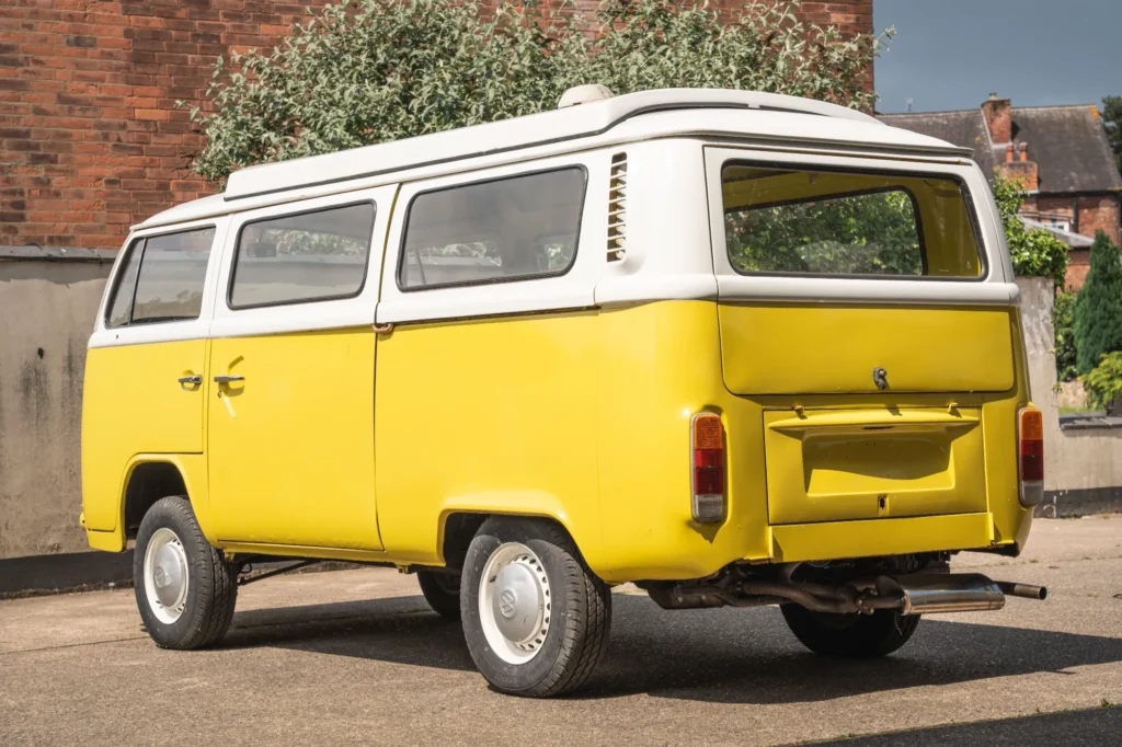 Volkswagen-bay-window-type-2-camper-van-project-yellow_0014