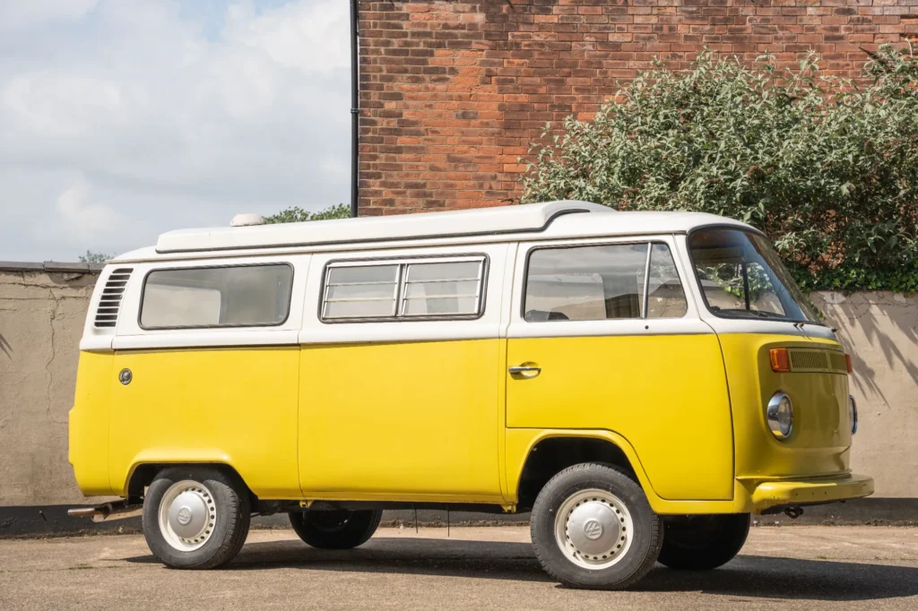 Volkswagen-bay-window-type-2-camper-van-project-yellow_0021