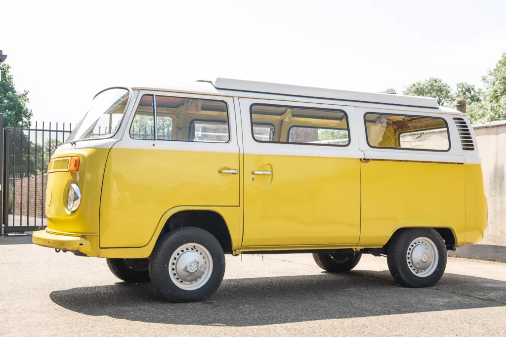 Volkswagen-bay-window-type-2-camper-van-project-yellow_0022