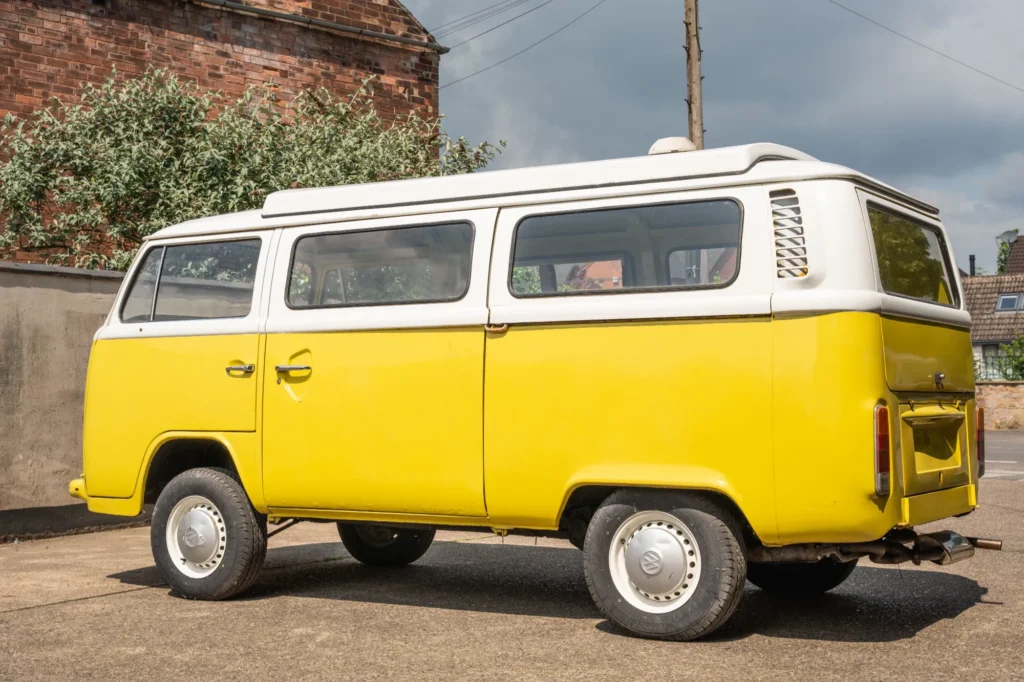 Volkswagen-bay-window-type-2-camper-van-project-yellow_0023