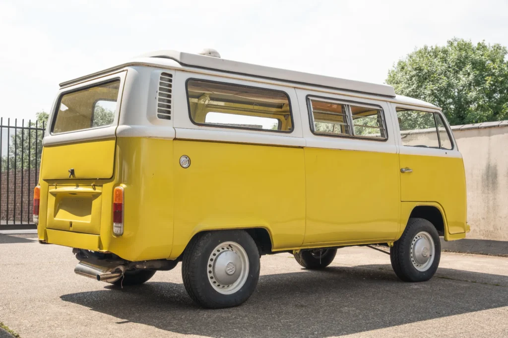 Volkswagen-bay-window-type-2-camper-van-project-yellow_0024