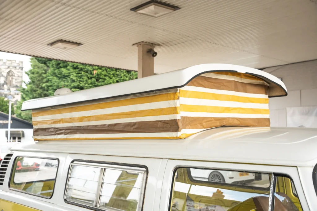 Volkswagen-bay-window-type-2-camper-van-project-yellow_0031