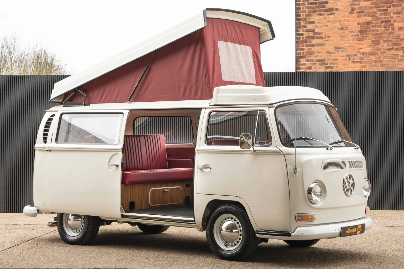 volkswagen-type-2-bay-window-camper-van-pastel-white650j_001