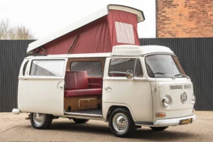 volkswagen-type-2-bay-window-camper-van-pastel-white650j_001