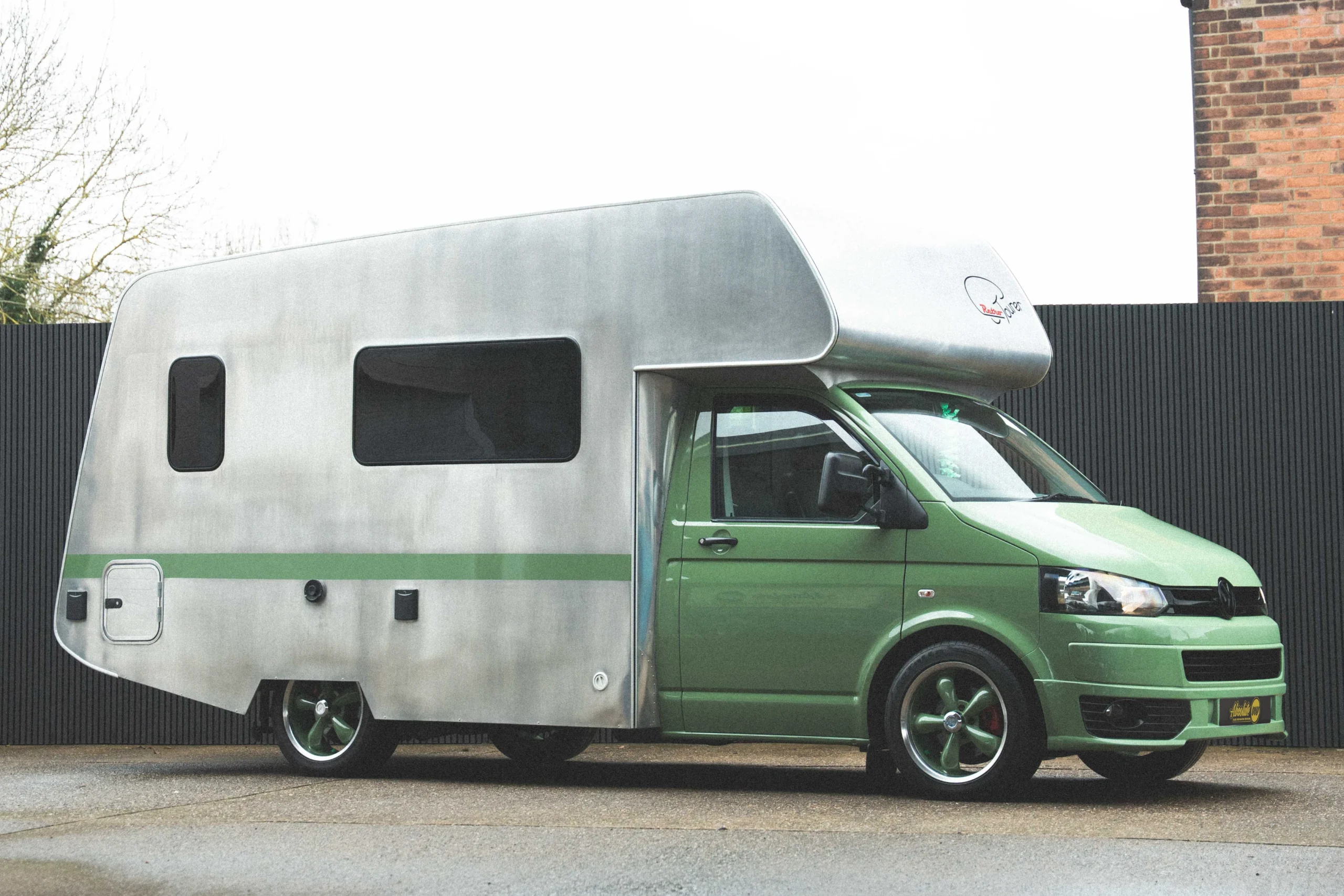 retro-tourer-volkswagen-transporter-t5-absolute-vw