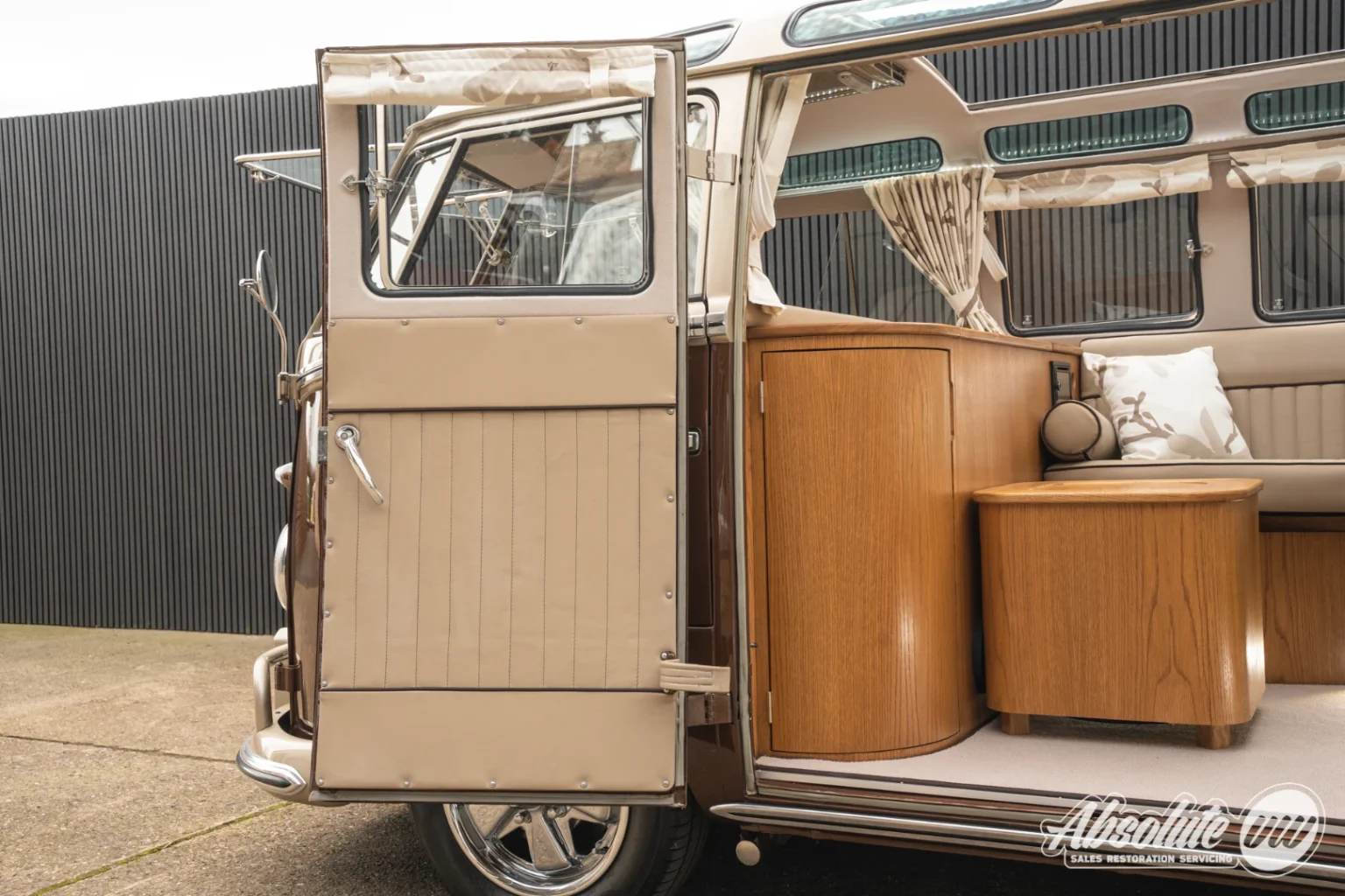1959-volkswagen-type-2-t1-splitscreen-23-window-samba-rhd-for-sale-uk-796_042