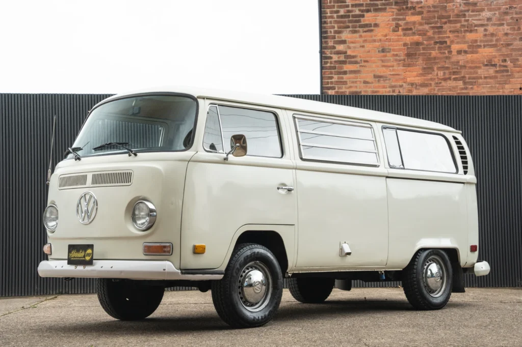 1971-volkswagen-type-2-t2-bay-window-westfalia-campmobile-camper-for-sale-uk-429j_002
